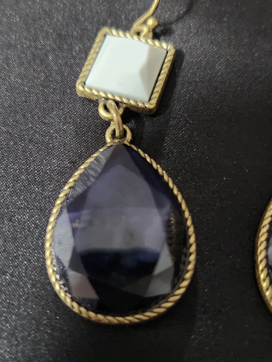 Vintage AVON Blue Paradise Gold-Tone Blue Teardrop Dangle Earrings - Picture 3 of 5